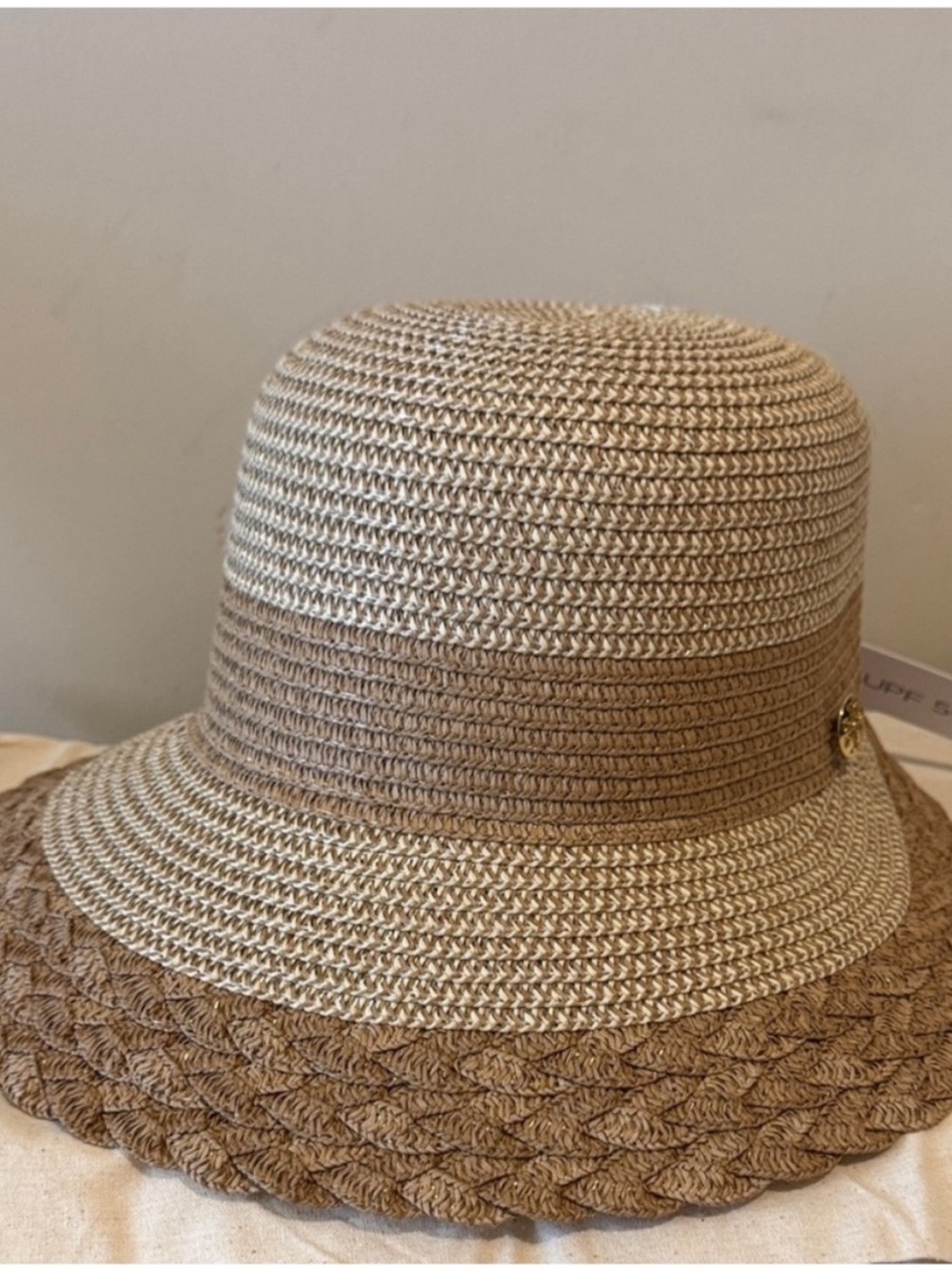 NEW✨NEW✨Tory Burch Two-Tone Woven Straw Cloche Hat- UPF 50+ - Picture 3 of 13